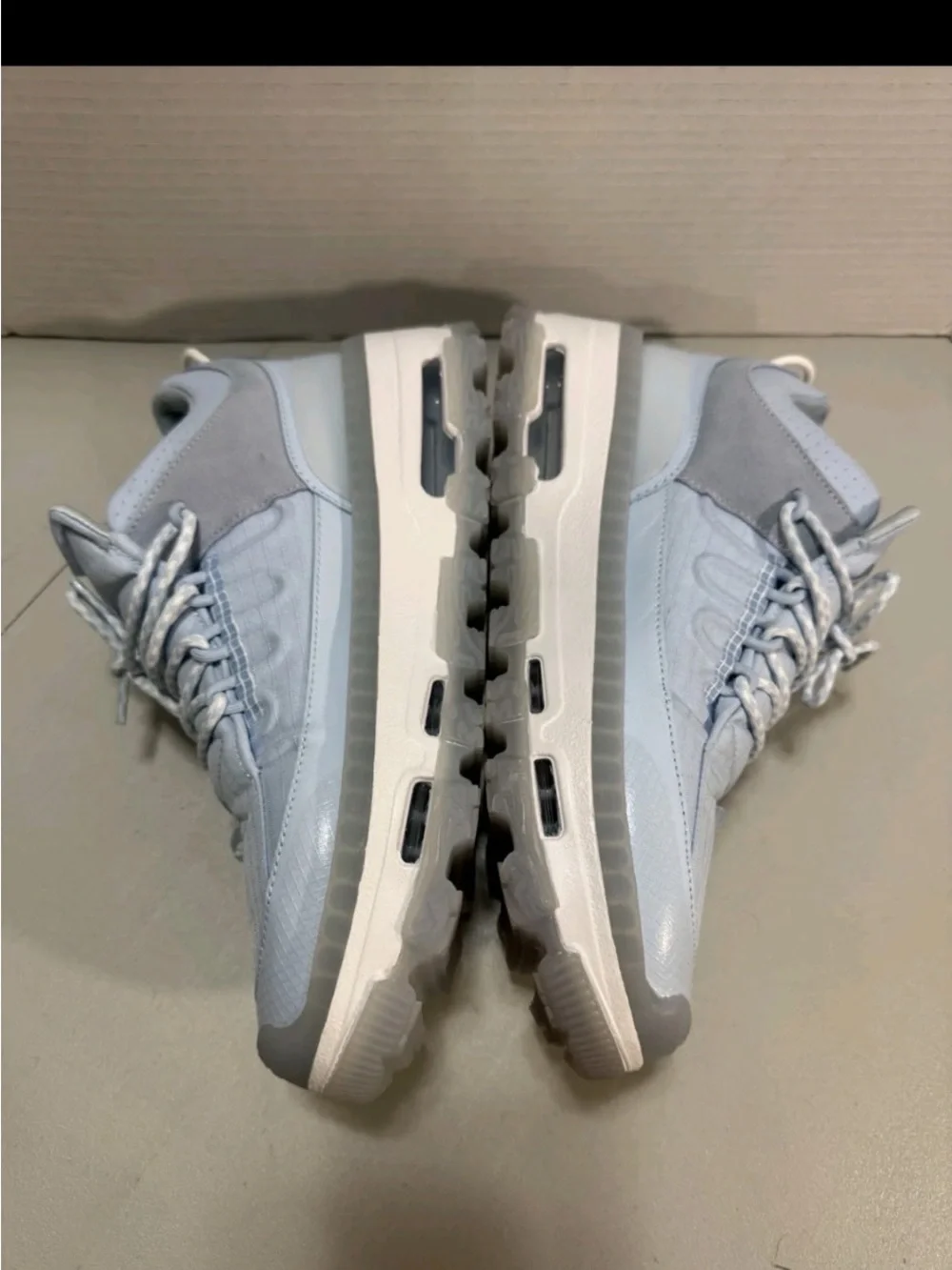 Jordan pale blue